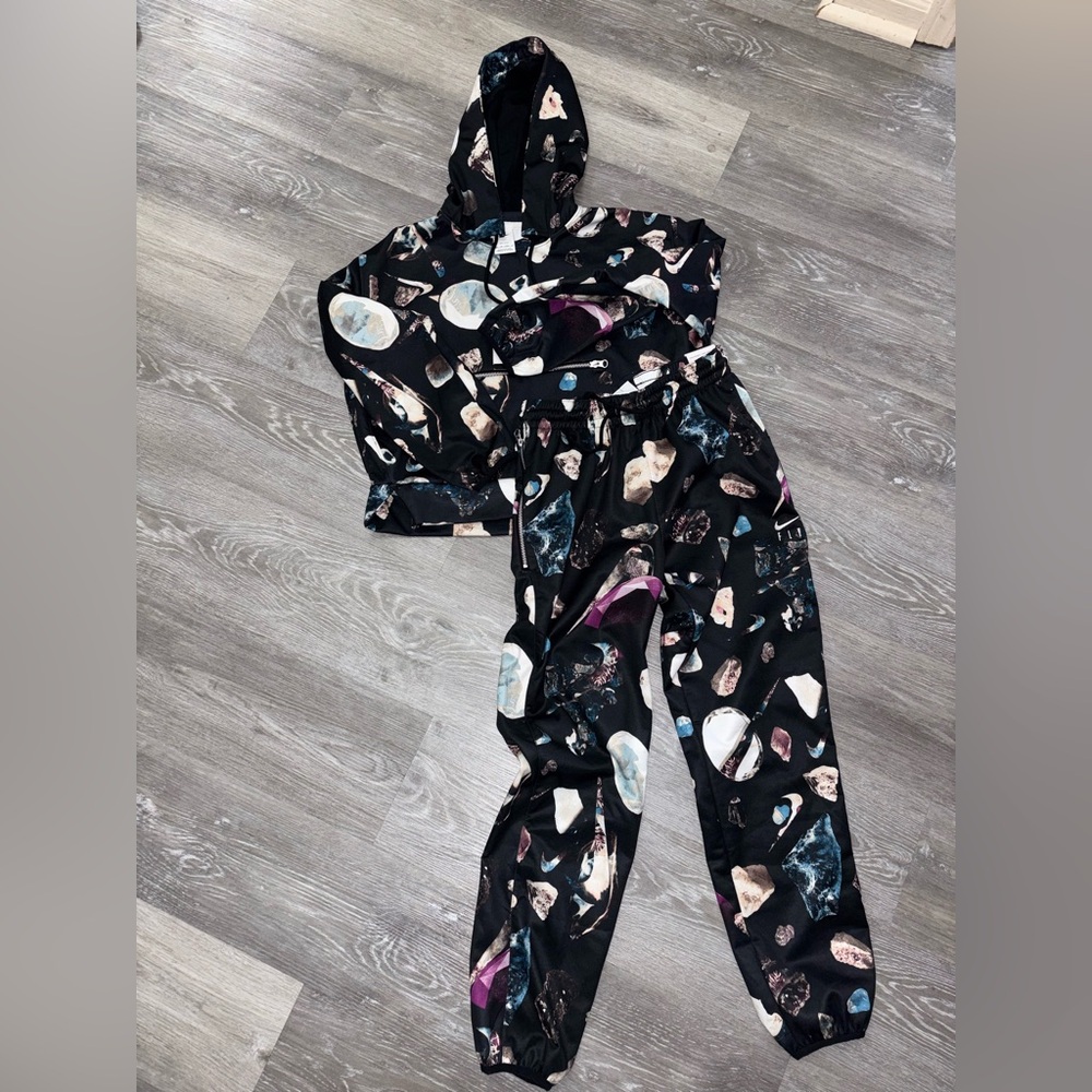 Woman’s NIKE Set